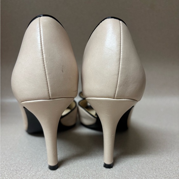 Coach and Four Cream/black heels - Picture 6 of 9